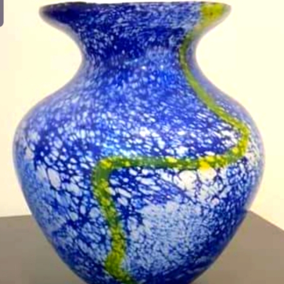 Glass vase - Picture 1 of 2